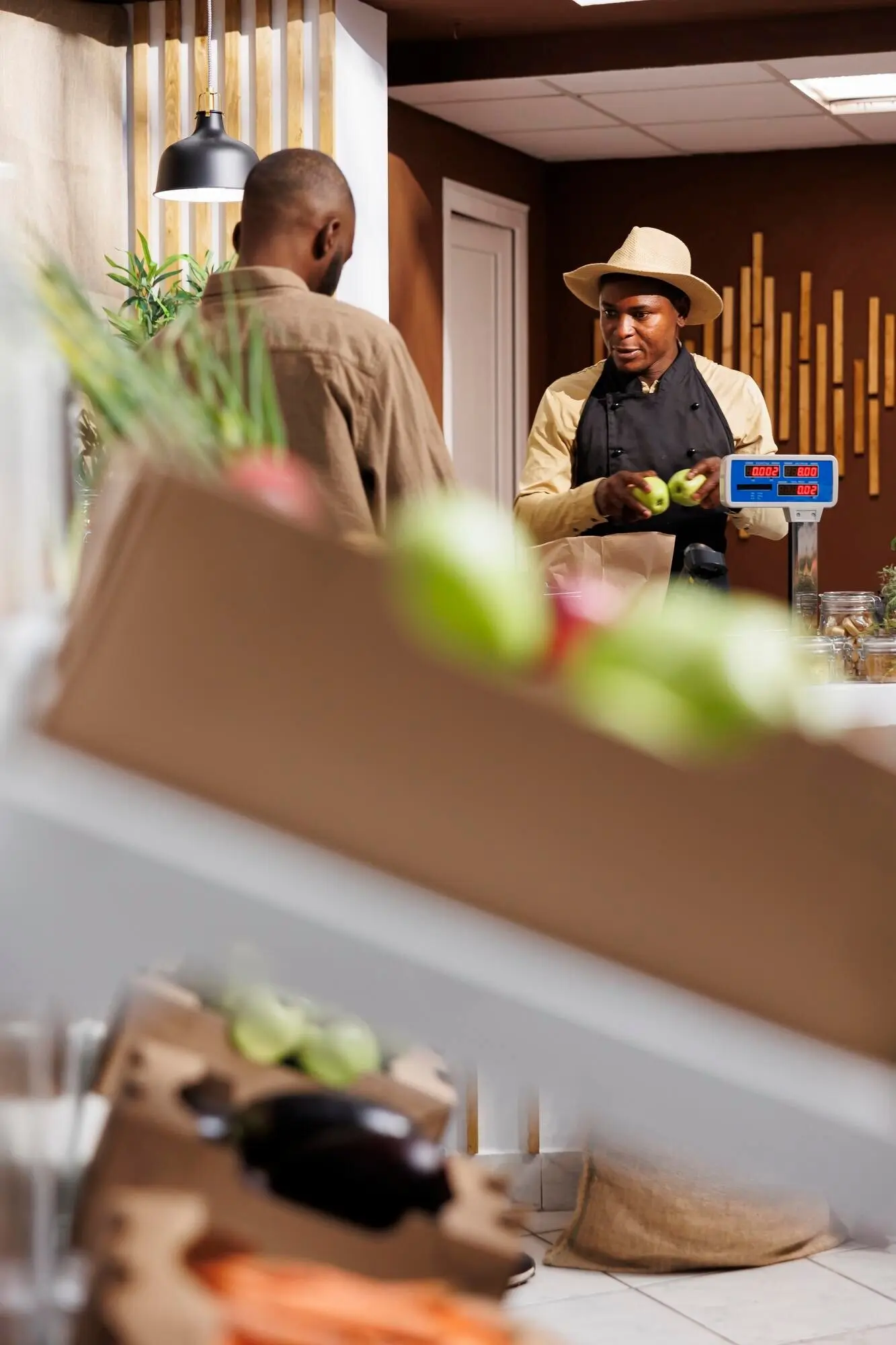 Покупки с заботой об экологии в местном магазине